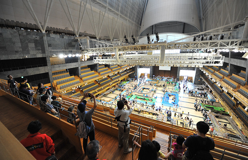Large Hall / Sea: A large space with a height of about 58 meters where natural light pours in