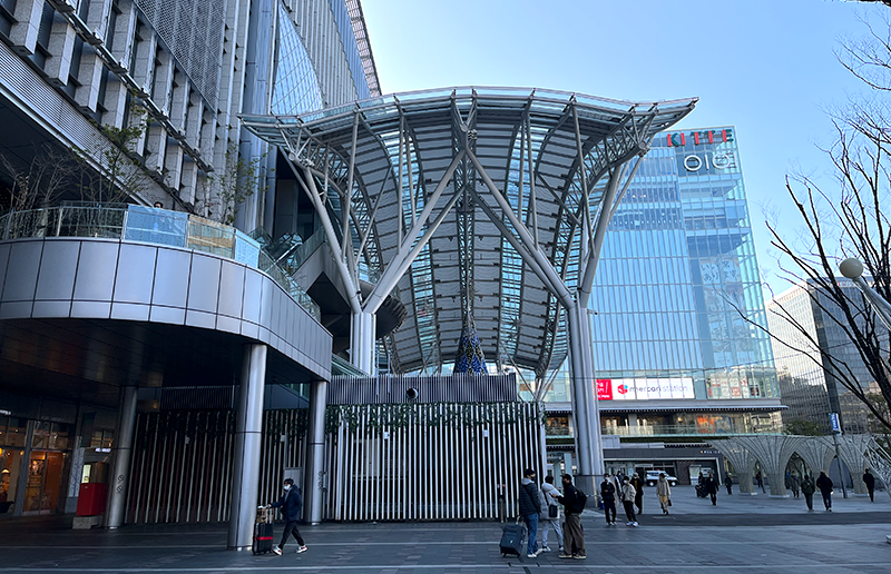 Hakata Gate West: Large Wavy Roof